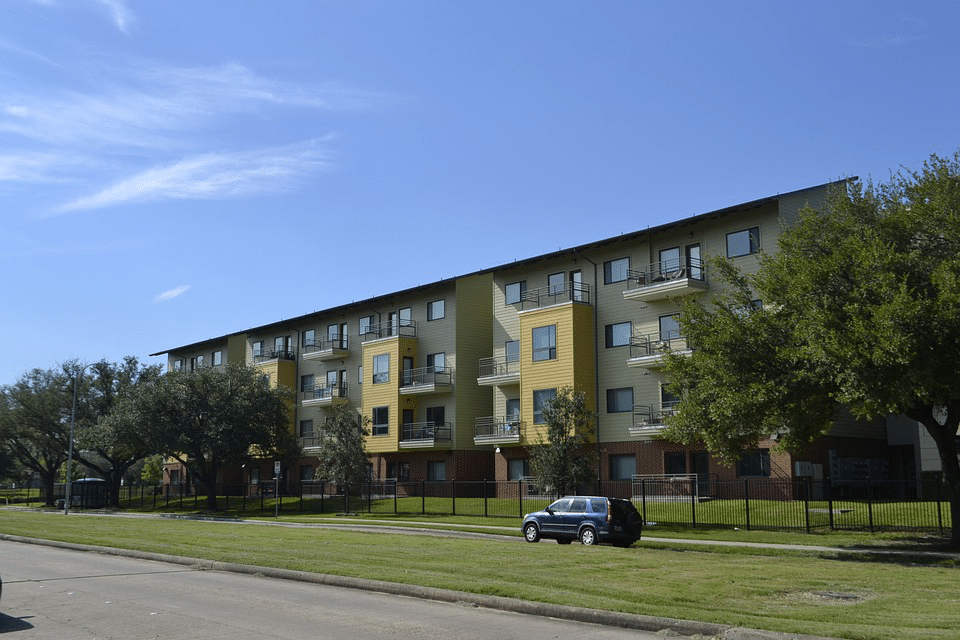 Package Handling: Which is the Best-Fit Management Solution for Your Apartment Complex?